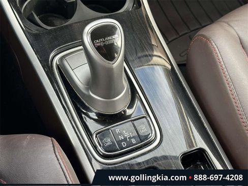 Used 2018 Mitsubishi Outlander SEL image 28