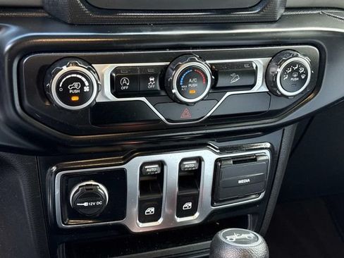 Used 2019 Jeep Wrangler Sport AWD/4WD image 23