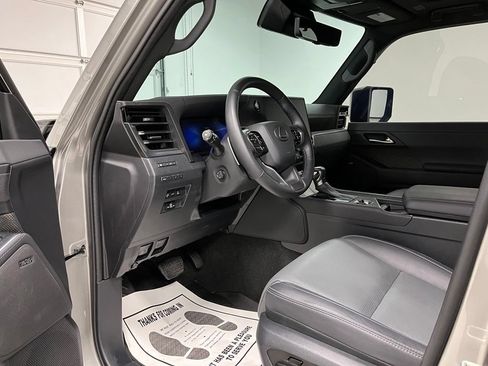 Used 2025 Lexus GX 550 w/ Accessory Package (2T) AWD/4WD image 20