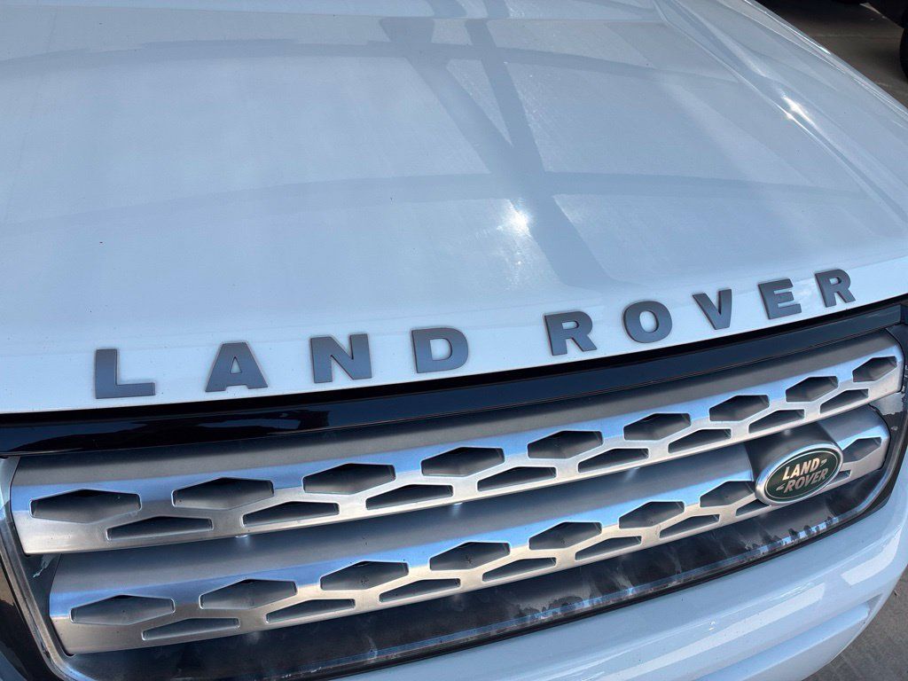 Used 2015 Land Rover LR2 AWD/4WD image 3