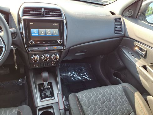 Used 2025 Mitsubishi Outlander Sport LE AWD/4WD image 3