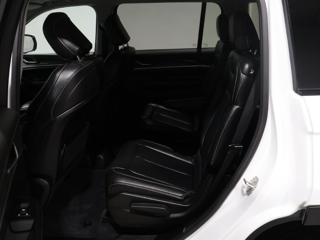 Used 2024 Jeep Grand Cherokee L Limited AWD/4WD image 16