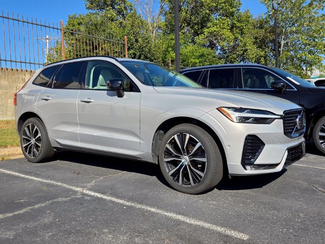 Used 2023 Volvo XC60 B5 Ultimate w/ Protection Package Premier AWD/4WD image 3