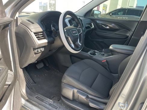 Used 2024 GMC Terrain SLE FWD image 3