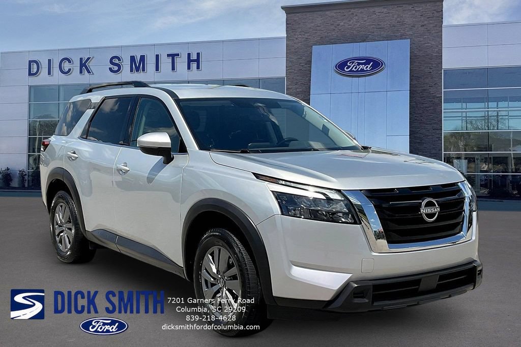 Used 2025 Nissan Pathfinder SV FWD image 3