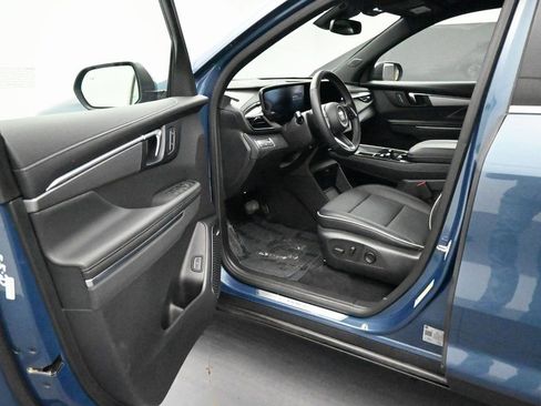 Used 2025 Buick Enclave Preferred image 11