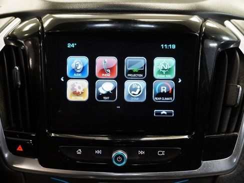 Used 2018 Chevrolet Traverse LT image 19