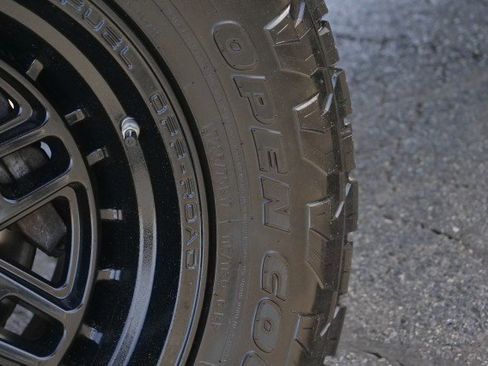 Used 2020 Toyota Tacoma TRD Off-Road w/ Technology Package image 46