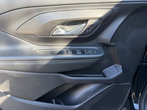 Used 2024 GMC Terrain SLE image 15