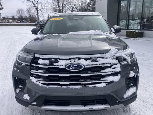 Used 2025 Ford Explorer Active image 2