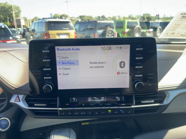 Used 2023 Toyota Sienna Platinum FWD image 17