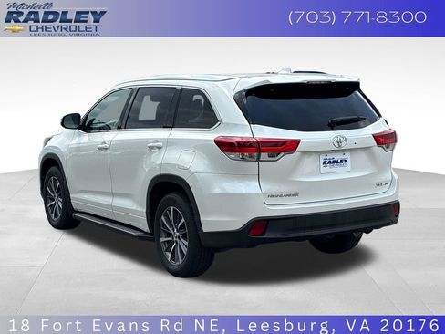 Used 2018 Toyota Highlander XLE AWD/4WD image 3