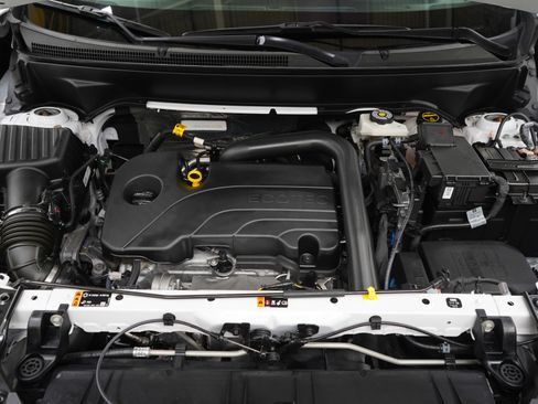 Used 2024 GMC Terrain SLT w/ Elevation Edition image 30