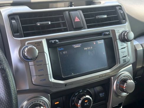 Used 2017 Toyota 4Runner SR5 AWD/4WD image 28