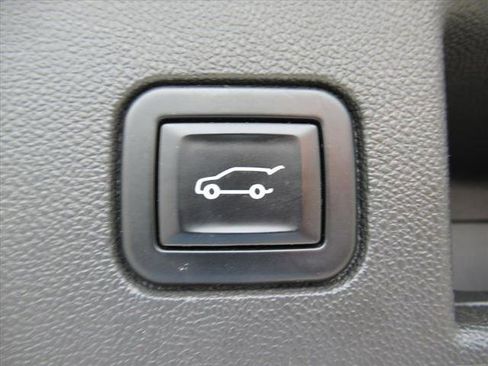 Used 2021 Chevrolet Equinox Premier FWD image 34