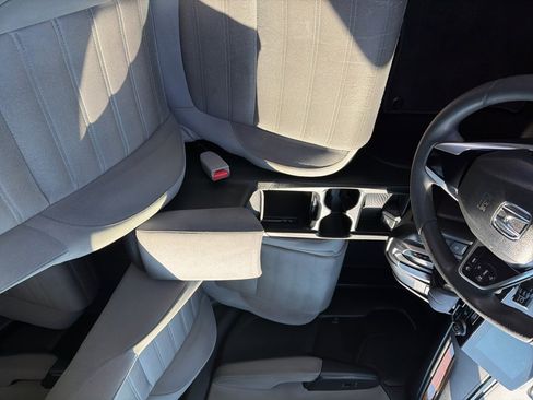 Used 2017 Honda CR-V EX image 8