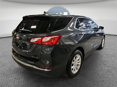 Used 2019 Chevrolet Equinox LT w/ Driver Convenience Package image 3