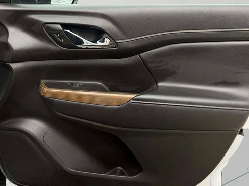 Used 2019 GMC Acadia SLE image 8