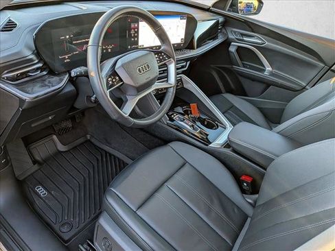 Used 2025 Audi Q5 Premium w/ Convenience Package image 10