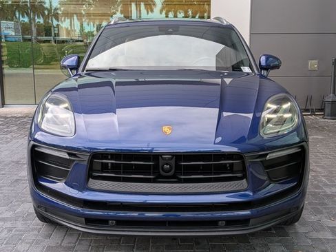 Used 2023 Porsche Macan AWD/4WD image 2