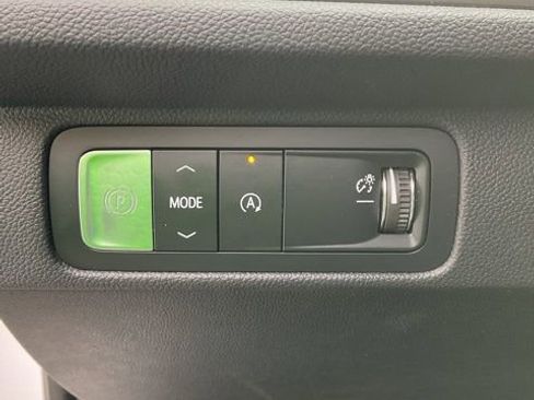 Used 2025 Chevrolet Traverse LT image 26