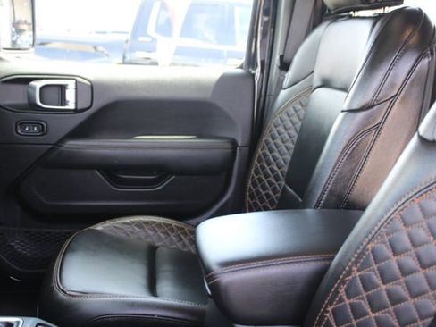 Used 2023 Jeep Wrangler Unlimited Sahara AWD/4WD image 34