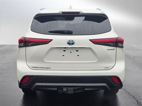 Used 2021 Toyota Highlander XLE image 4