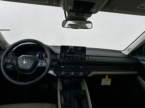 Certified 2025 Honda Accord SE image 3