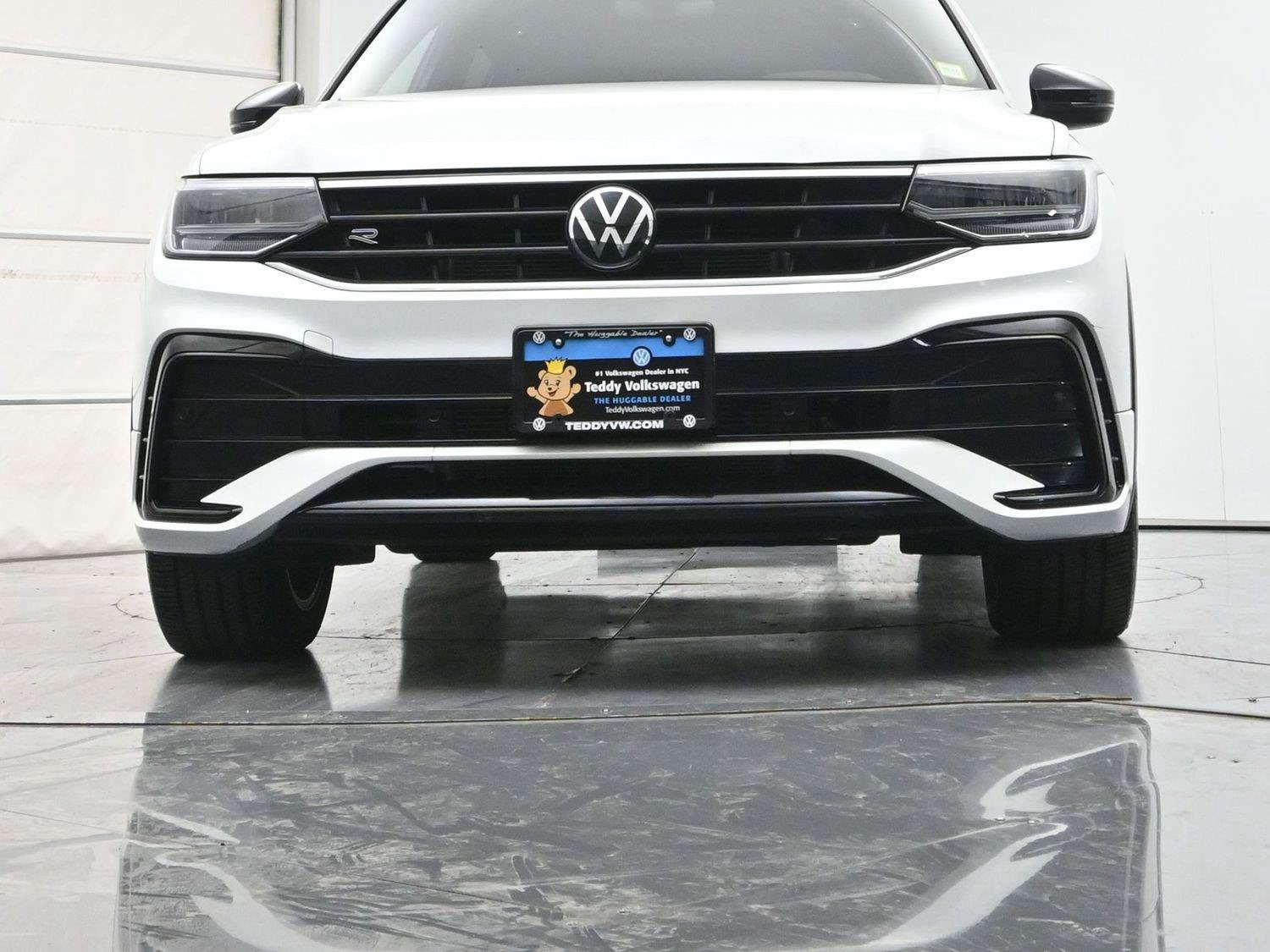 Certified 2024 Volkswagen Tiguan SE R-Line AWD/4WD image 29