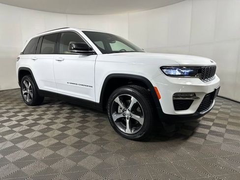 Used 2023 Jeep Grand Cherokee 4WD 4xe image 2