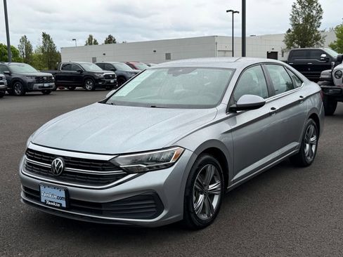 Used 2024 Volkswagen Jetta SE FWD image 4