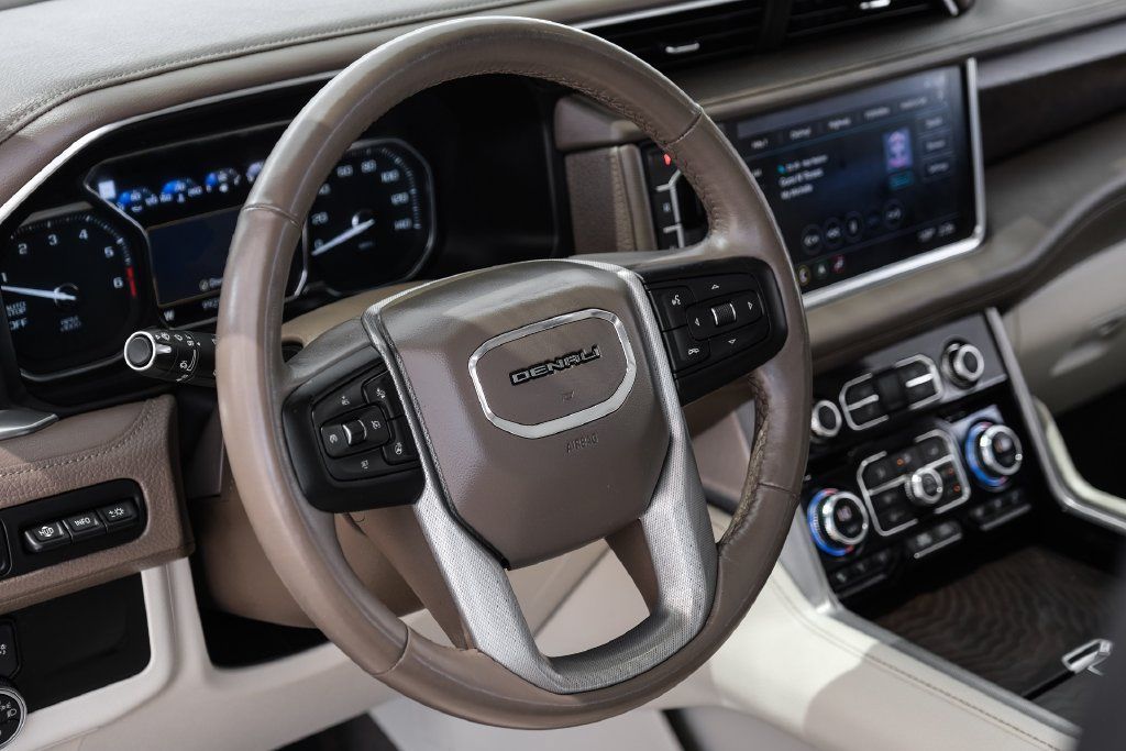 Used 2021 GMC Yukon XL Denali w/ Denali Premium Package RWD image 13