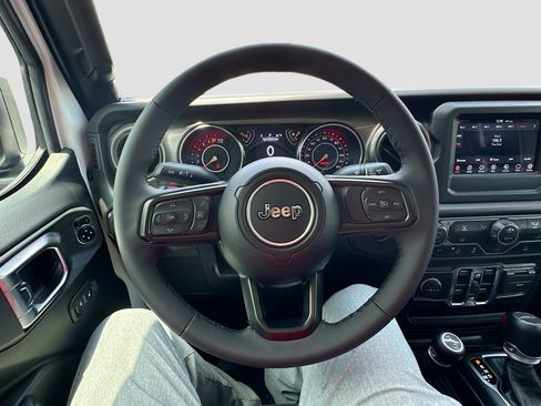 Used 2023 Jeep Gladiator Sport AWD/4WD image 11