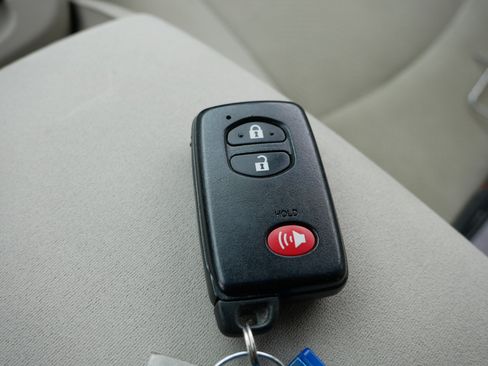 Used 2010 Toyota Prius Two FWD image 34