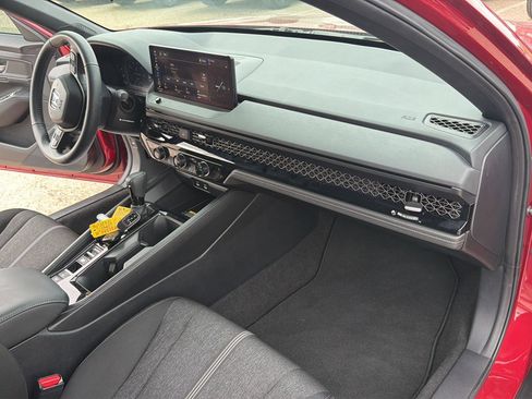 Used 2025 Honda Accord Sport image 17