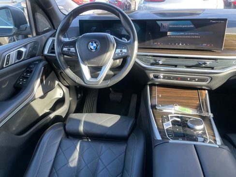 Used 2024 BMW X5 xDrive50e image 9