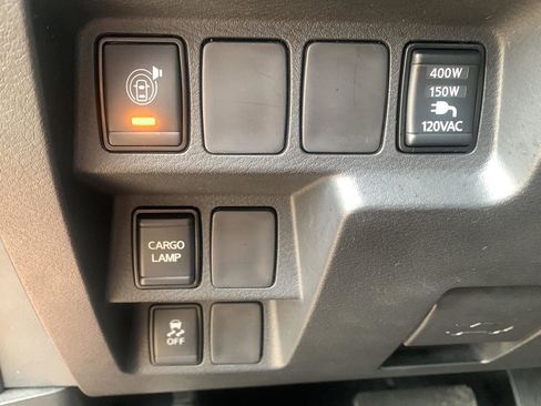 Used 2023 Nissan Frontier SV w/ SV Convenience Package image 12