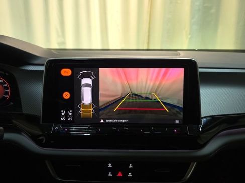 Used 2024 Volkswagen Atlas Peak Edition SE image 21