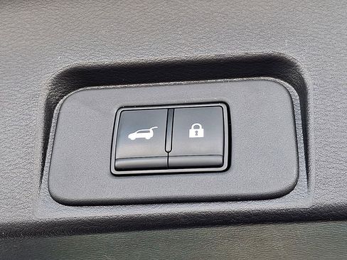 Used 2024 Nissan Rogue SV image 27