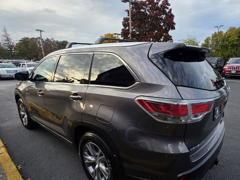 Used 2015 Toyota Highlander XLE AWD/4WD image 4