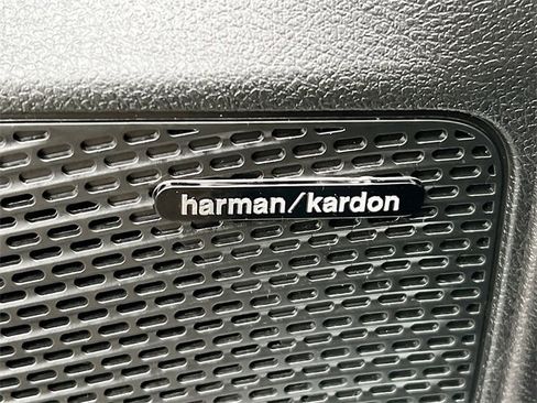 Used 2022 Chrysler Pacifica Limited w/ Uconnect Theater Family Group image 19