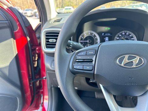 Used 2020 Hyundai Venue SE image 17