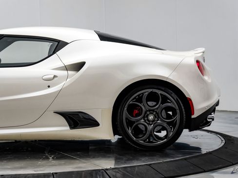 Used 2015 Alfa Romeo 4C Coupe w/ Leather Interior Group image 9
