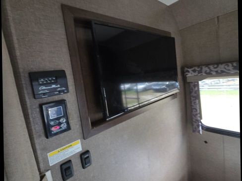 Used 2016 Mercedes-Benz Sprinter 3500 image 19