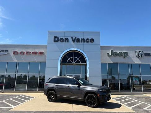 Used 2022 Jeep Grand Cherokee Altitude image 1