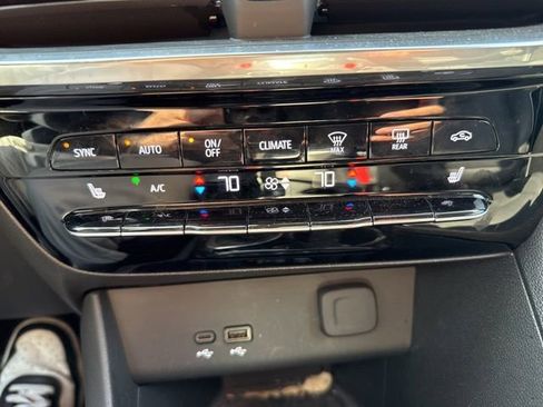 Used 2024 Buick Encore GX Avenir w/ Avenir Technology Package AWD/4WD image 7