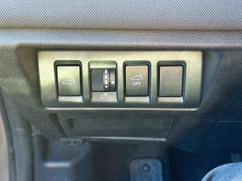 Used 2021 Subaru Outback Premium image 6