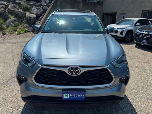 Used 2022 Toyota Highlander XLE AWD/4WD image 10