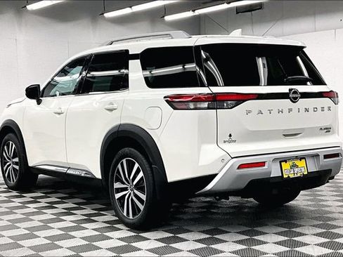 Used 2024 Nissan Pathfinder Platinum w/ Cargo Package AWD/4WD image 2