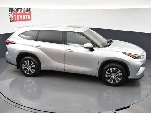 Used 2022 Toyota Highlander XLE image 25